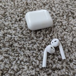 Apple airpods & charging case- mic does not work